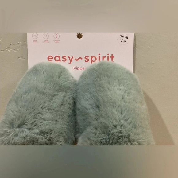 EASY SPIRIT fuzzy green slippers. Women’s size 5/6. Luxurious. NWTS. - Picture 3 of 8